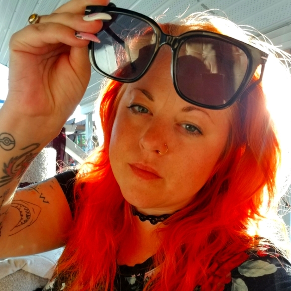 Meet your Posher, Ashley - Picture 2 of 5